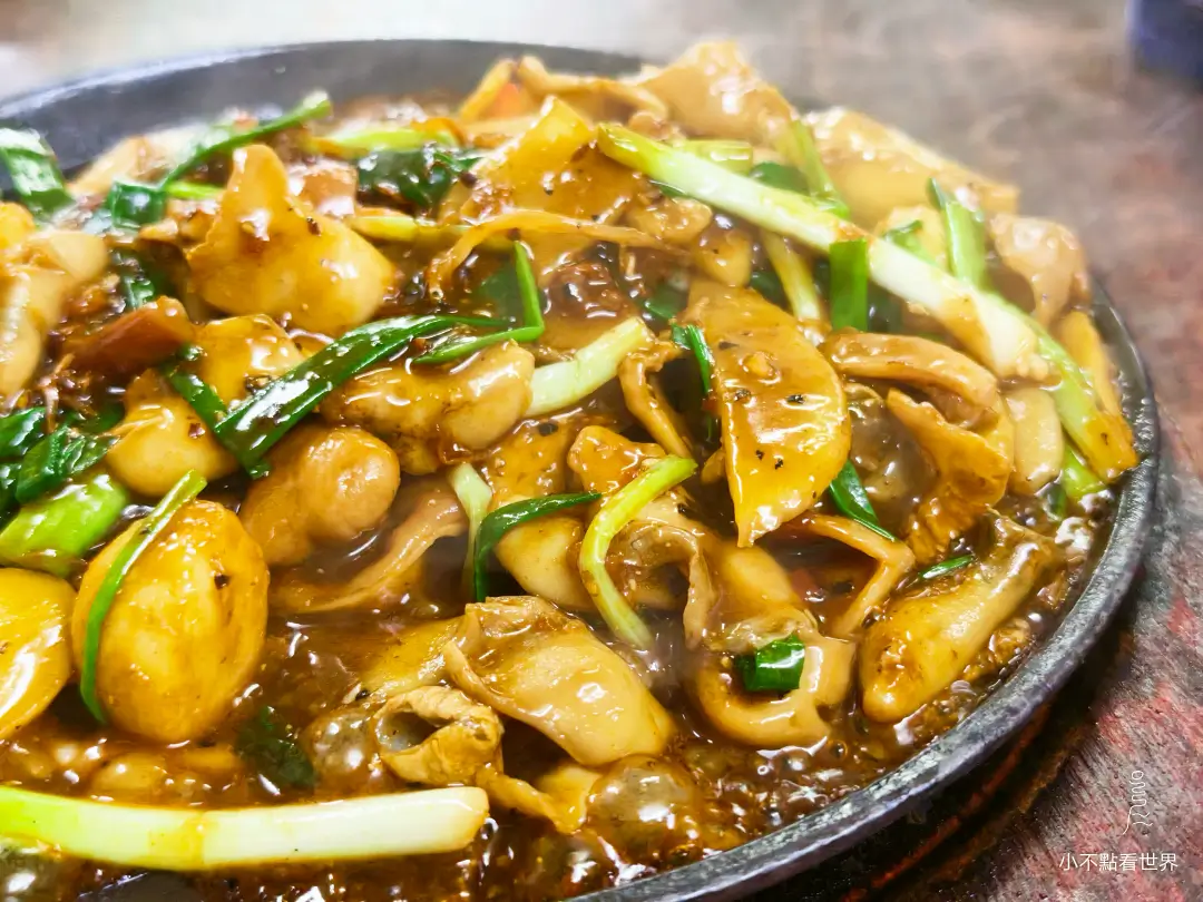 近距離拍攝澳門順德建華美食的XO醬爆魚扣。