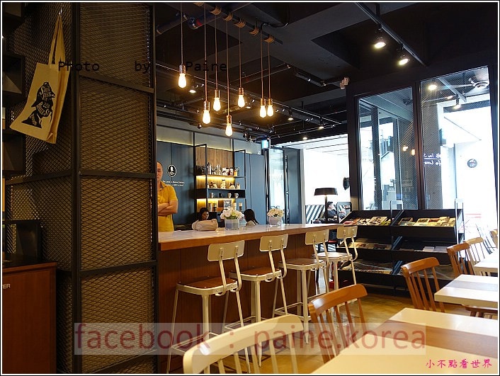 江南221B in Seoul coffee lounge (6).JPG